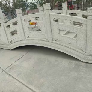 保山芝麻白拱桥，石桥