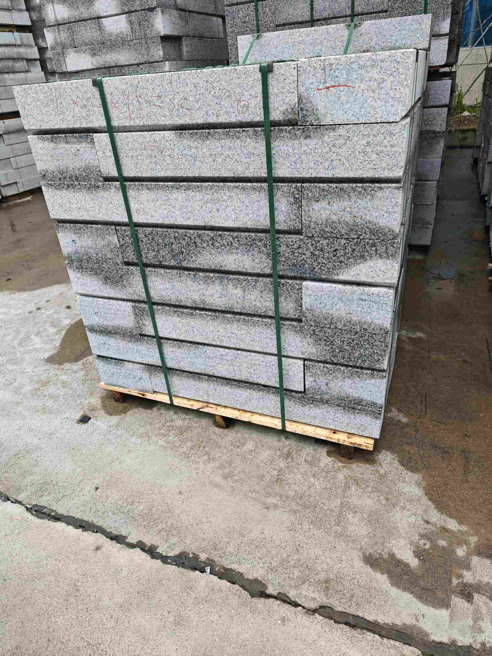 保山芙蓉白路牙石，马路牙子